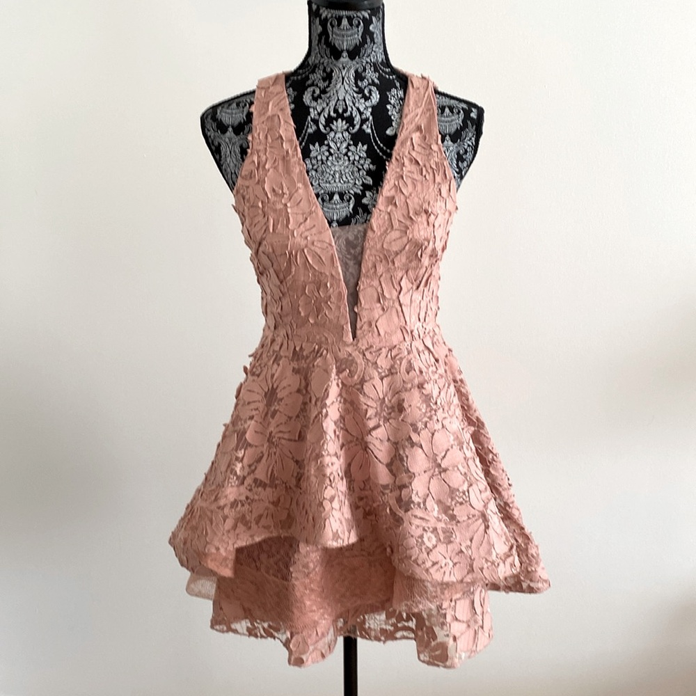 Lace dress in pastel color size small
